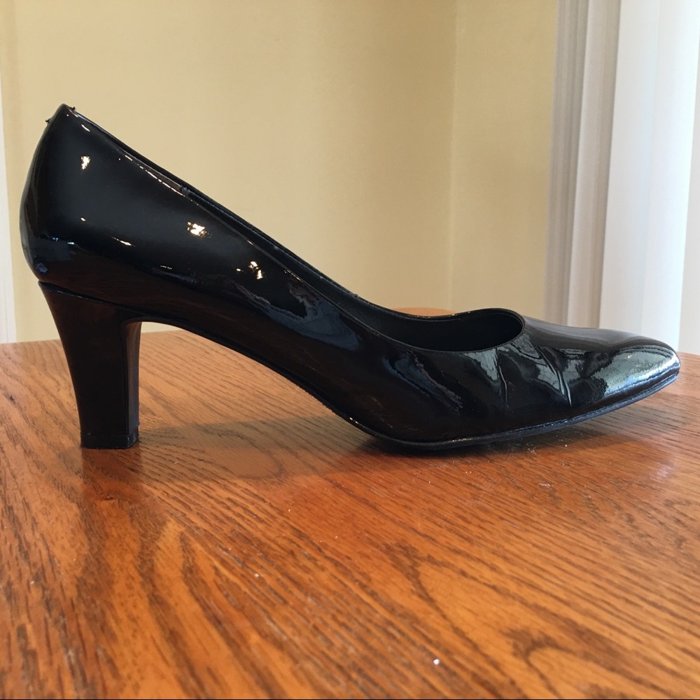 Easy Spirit Esquota Black Patent Leather Pumps
